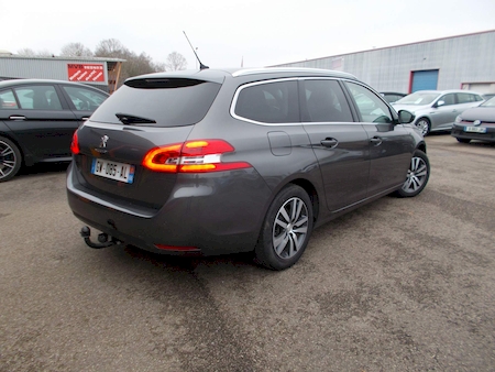 PEUGEOT 308 II SW 1.5 BLUEHDI 130 TECH EDITION EAT8